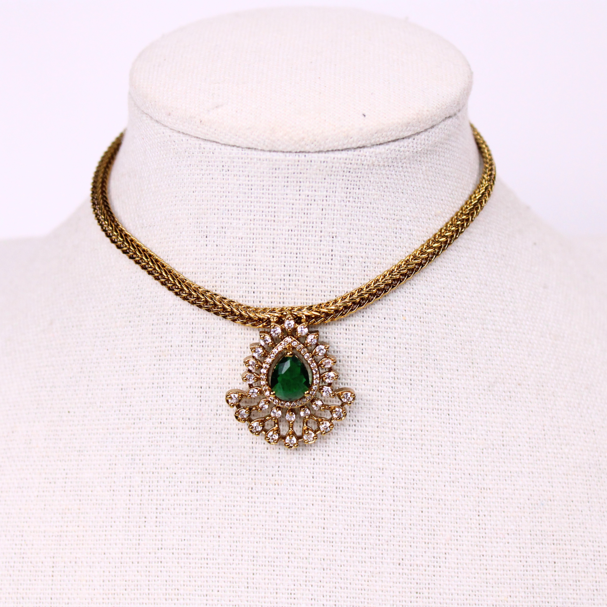 Vibrant Stone Floral Choker and Stud Earrings