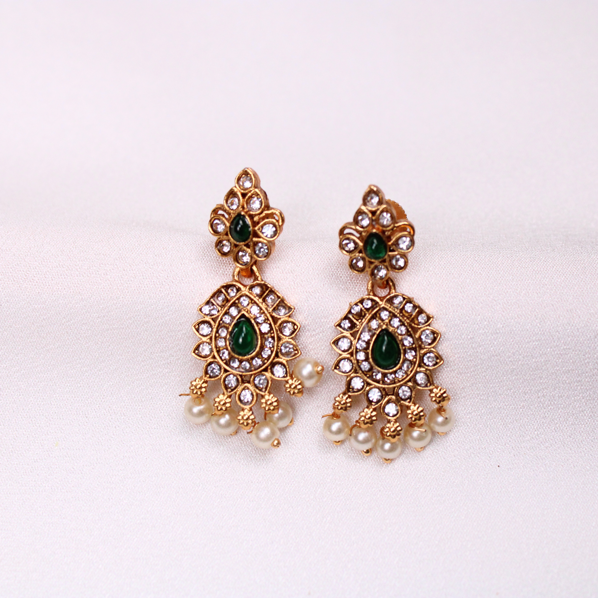 Green-Color Teardrop Pendant Necklace Set with Earrings