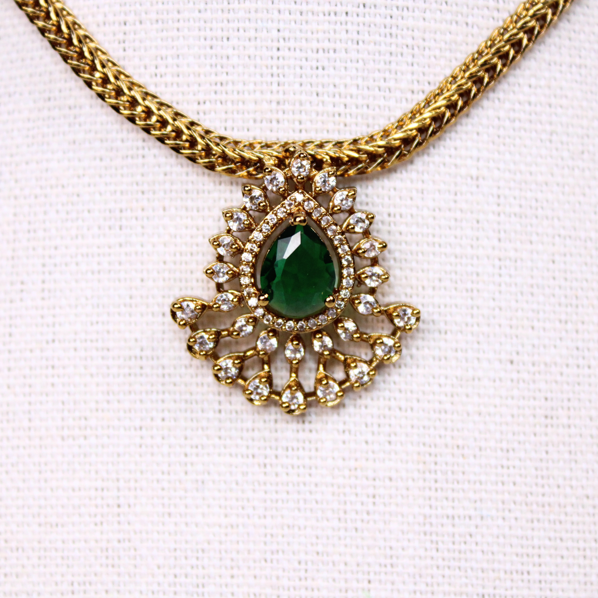 Emerald Green Stone Floral Pendant Necklace and Earring Set